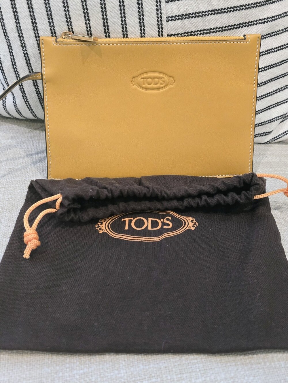 🌟TOD'S Leather Zip Pouch / Pochette Brand New